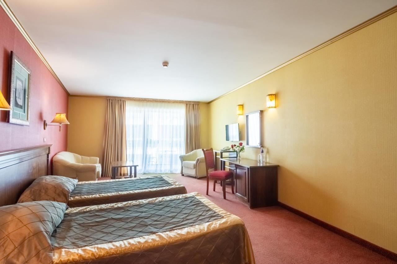 Hotel Mistral بالشيك المظهر الخارجي الصورة